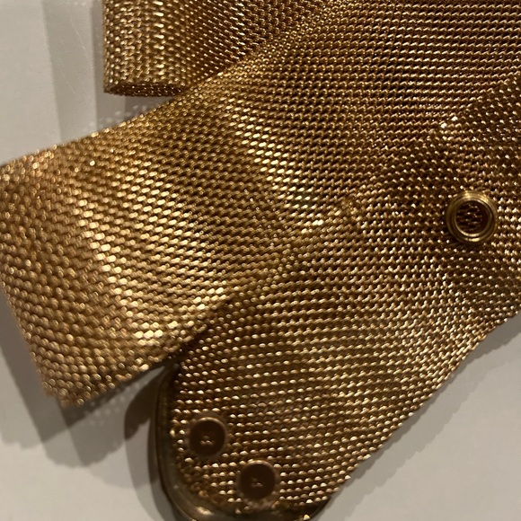 Stylish and Trendy Women's Size Medium Gold Belt - Fashion Accessories - Picture 3 of 11